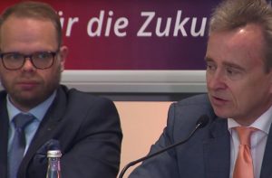 Helge Lindh (SPD) und Bernd Petelkau (CDU): Einigkeit bei der Politik, dass das analoge Spiel mehr Wertschätzung verdient